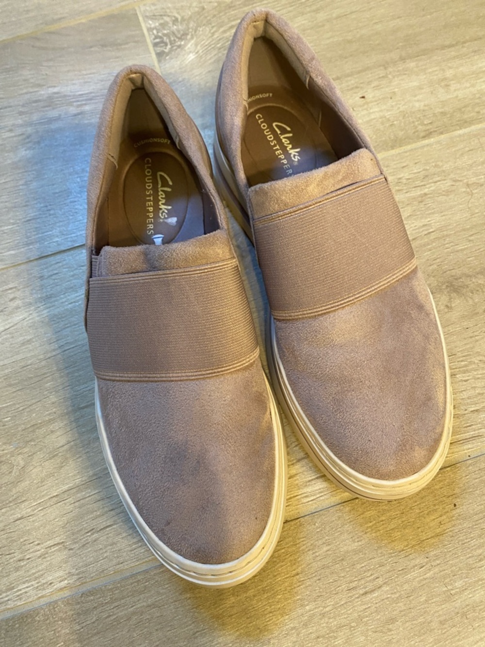 Clarks Cloudsteppers Slip-Ons in Mauve Pink